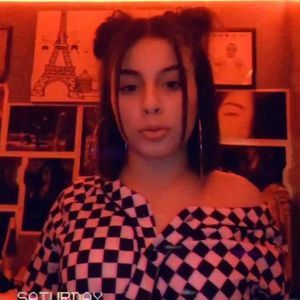 Meet your Posher, Camila